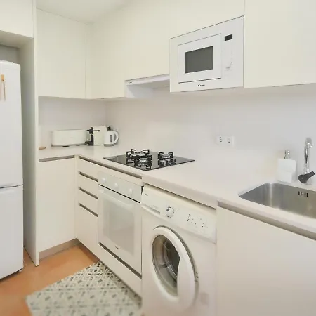Emporion - Apt, Kpolitur بلاتجا ذارو